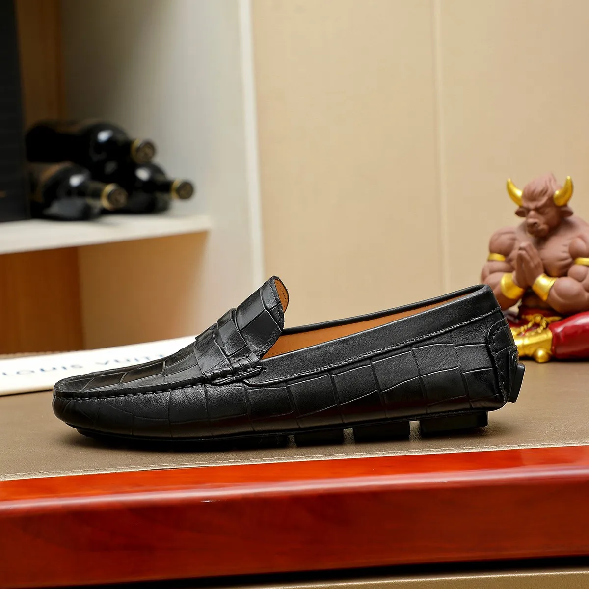 Men's shoes 💰360 💰 LV Louis Vuitton's top-quality Peaches men's shoes 💯Original copy of the official website, the upper is made of imported official website 1:1 material ❌Italian 🇮🇹 cowhide surface, imported pigskin lining. It’s definitely not made with ordinary craftsmanship, it’s the model used by celebrities! The factory’s craftsmanship is designed to create the most perfect shoes for trendy men! Colors available! 38-44 yards